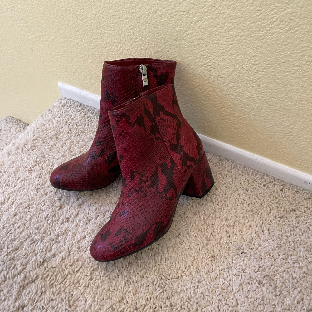 UO Black & red snake print embossed booties never worn